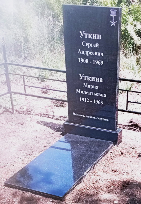 Надгробный памятник (2)